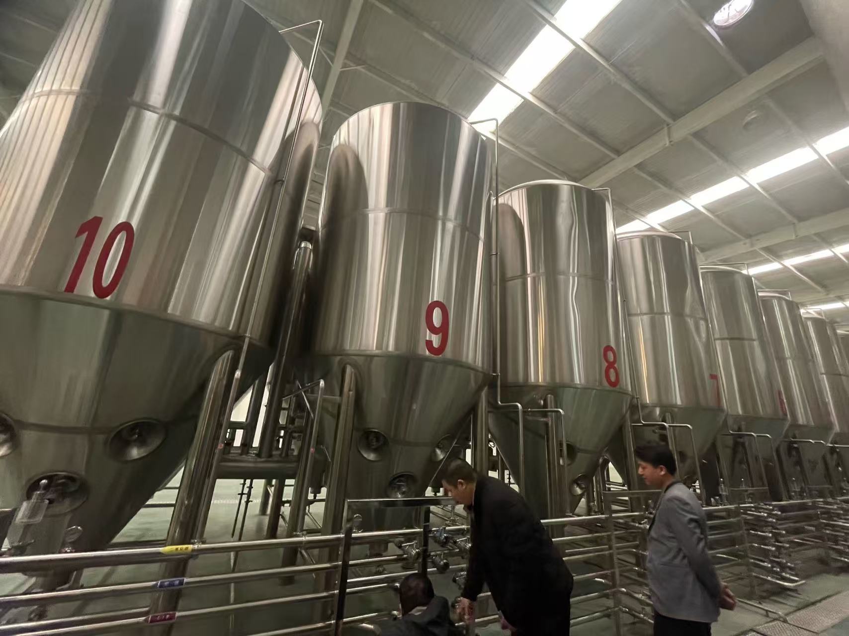 香河精酿啤酒设备厂—平面布置、设备设计、制造、调试、培训等一条龙服务